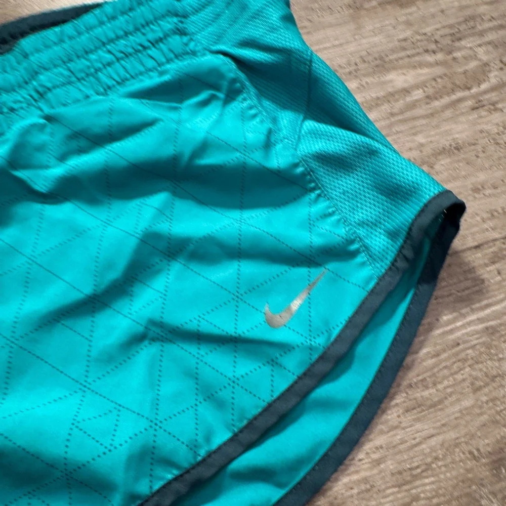 Nike Shorts Womens‎ M Teal Tempo Dri-FIT Running Athletic Gym Summer Sporty